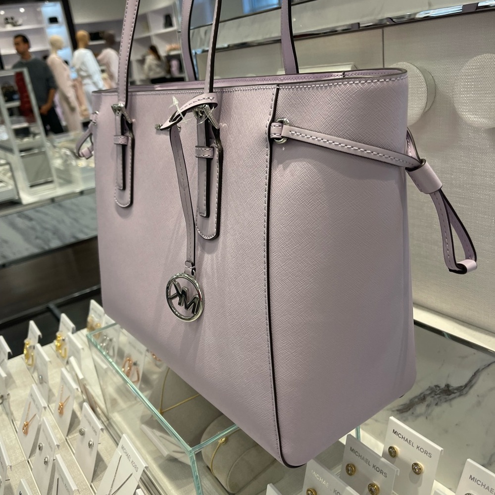 MICHAEL KORS Voyager Large Saffiano Leather Shoulder Tote Bag
Light Quartz 
NWT - Picture 8 of 16
